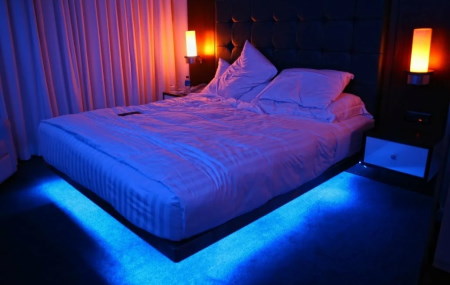 Романтичное освещение в спальне